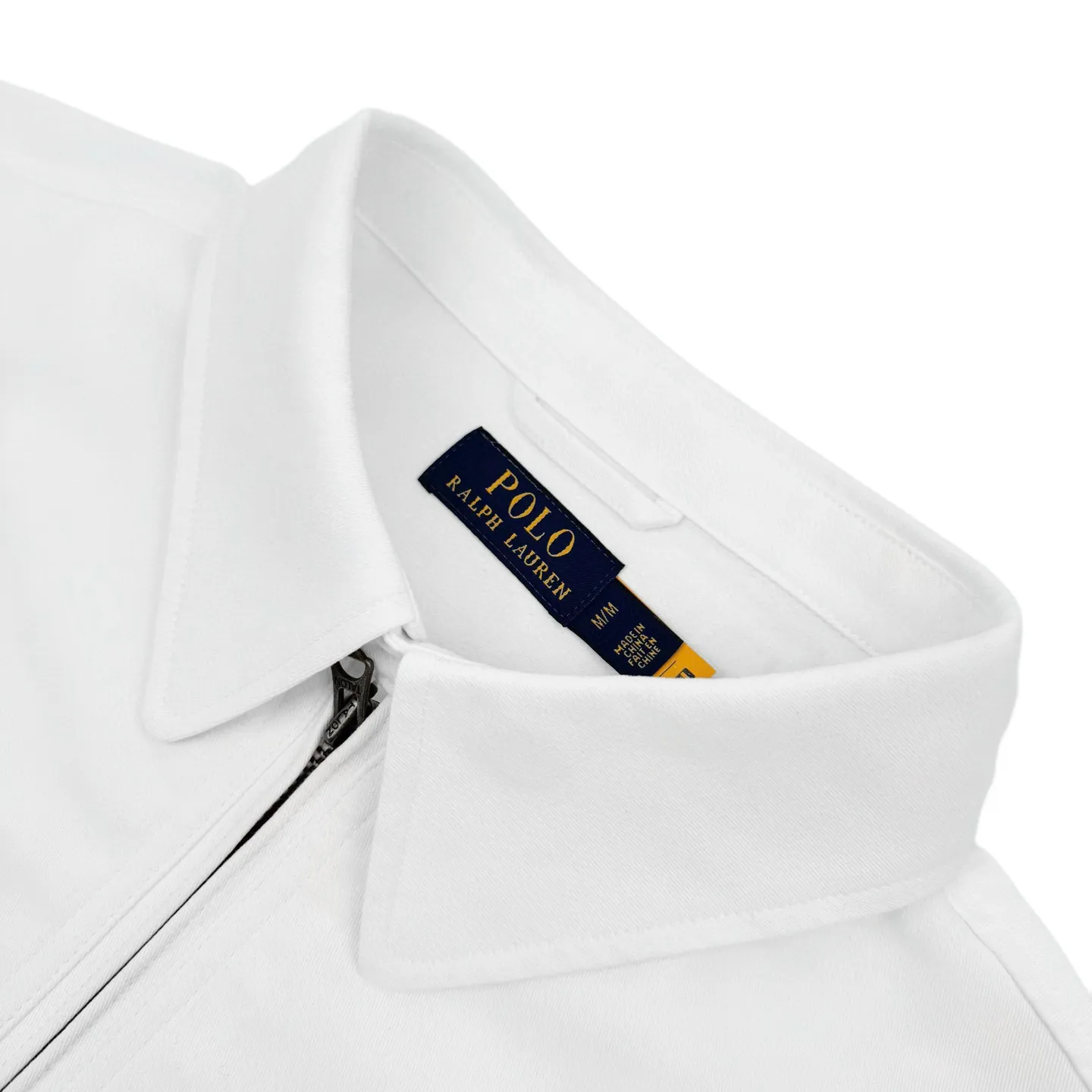 🅿️500 [Exclusive supply] Ralph Lauren pony embroidered zipper jacket (white) The original version was purchased for 4,161 and developed. The fabric is made of custom clouded white twill cotton. It is soft and silky and comfortable to the skin. It is dressed in pure white and exudes an innate elegance. The exquisite indigo pony logo is embellished. It is highly recognizable. It has an atmosphere of freedom and vitality. Pure and smart color symphony. Reconstruct the classic with neat silhouette. Define modern relaxation with versatile genes, using imported machine embroidery technology. Use advanced computer control systems and sophisticated mechanical components to achieve the iconic pony embroidery operation. High precision. The lines are smooth and delicate. The template machine opens the bag. The preset template guides the position, shape and size of the bag opening. The accuracy ensures the quality of the bag opening effect. The hem is made in one go using a three-needle waist stretching machine. The special needle position and feeding mechanism of the machine are used to sew the elastic band and the fabric together in the same process. The three-needle design is more solid. It can distribute pressure evenly, ensure that the elastic band and the fabric are closely attached, and the fabric has been washed carefully. It has a better hand feel and texture, is not easy to deform, is not easy to shrink, is not easy to fade, and maintains long-term beauty. Size:S/M/L/XL